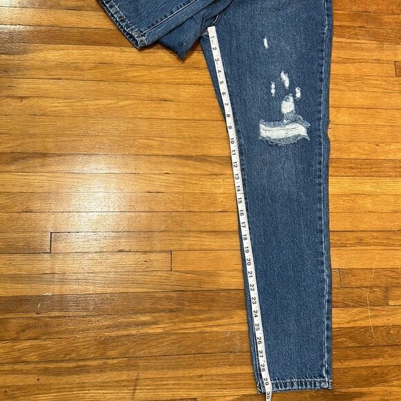 BOOHOO NWT Medium Denim Wash Mom Distressed Ripped Jeans, 8 Tall - Picture 10 of 10